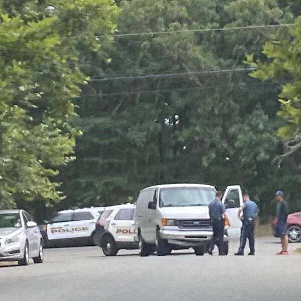 Truck Crashed into Telephone Pole, Shutting Down East Veterans Highway