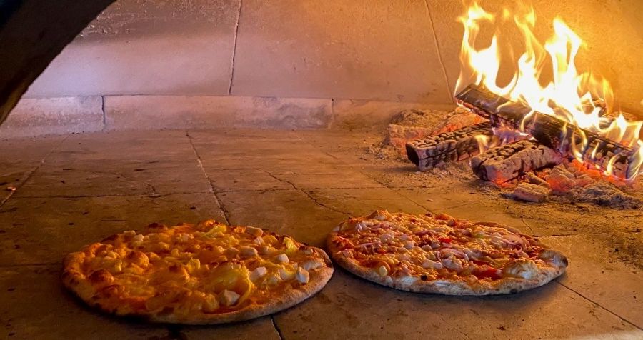 Smokin' Oak Wood-Fired Pizza & Taproom Selected as a Top Brand in the Fast Casual 2022 Movers & Shakers List