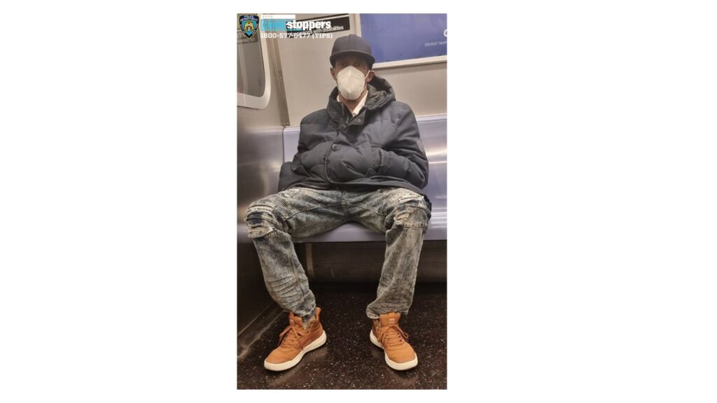 Man wanted after exposing himself inside Queens subway station