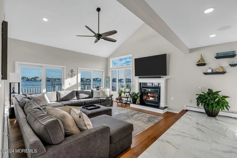 Luxurious Waterfront Estate In Toms River