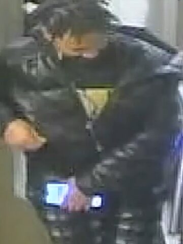 Woman assaulted, robbed at knifepoint in Brooklyn subway station