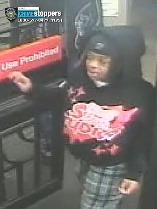 Woman assaulted, robbed at knifepoint in Brooklyn subway station