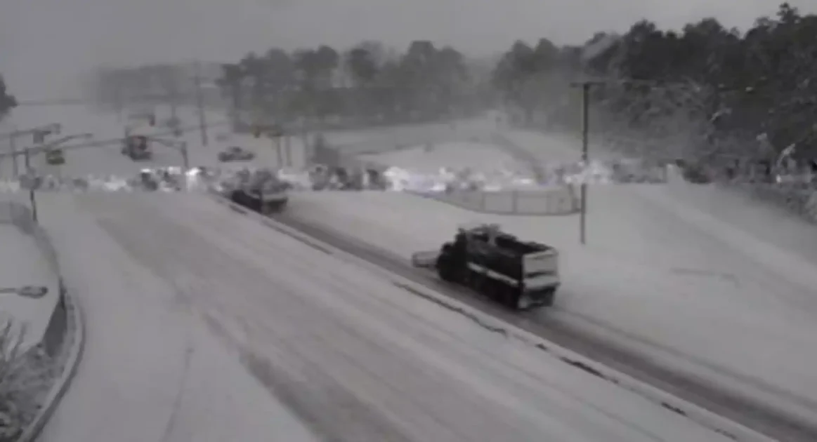 Noon update: new jersey highway chaos continues as some ignore state emergency warnings Noon update: new jersey highway chaos continues as some ignore state emergency warnings